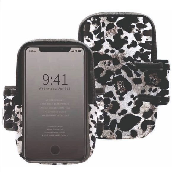 Jessica Simpson Other - NWT Jessica Simpson Black & White Cat Print Phone Holder Arm Band